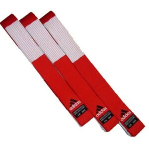 Rood-wit geblokte Adidas-judoband voor 6e dan